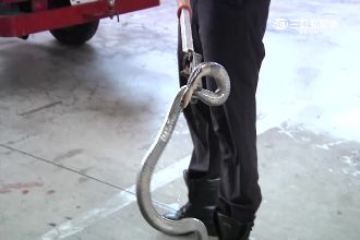 突然感覺刺痛！8旬嬤看電視被蛇狠咬