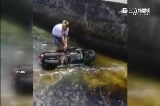 機車落海變「落湯機」　車行老闆提告