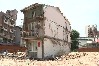 毀龍腦釀塵爆？最牛釘子戶出狂語