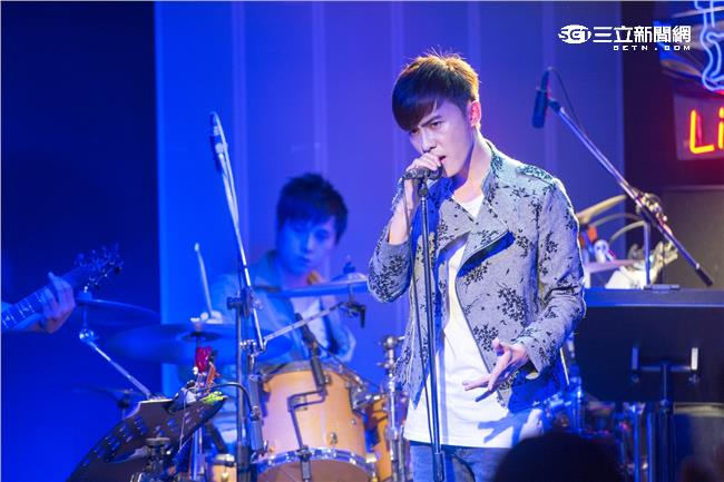 唐禹哲告白唱情歌　歌聲讓李佳穎醉了