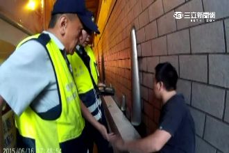 通緝犯心虛躲警　警騎「小綿羊」逮人