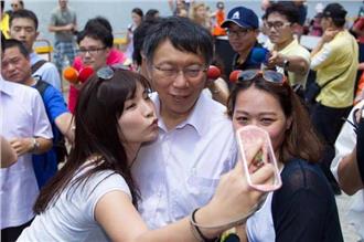 柯P爆：看臉書就知，我太太意見滿多