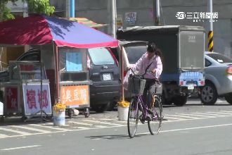 大馬路當我家　單車婦違規樣樣來