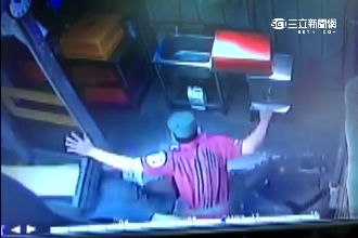 便當店地板坍塌　廚師第一反應好敬業
