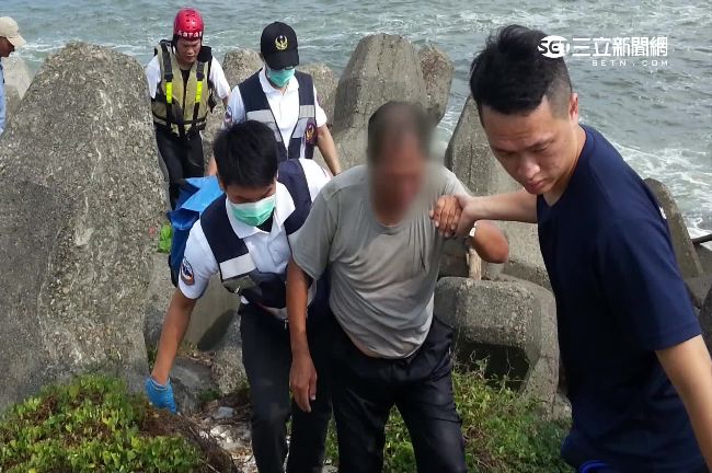 海上漂流2小時　漁民沖回海邊撿一命