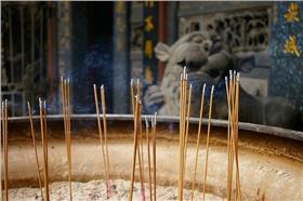 線香
https://www.flickr.com/photos/taby/143405657/