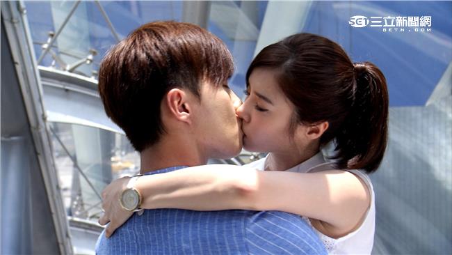唐禹哲、李佳穎甜蜜熱吻冒粉紅泡泡
