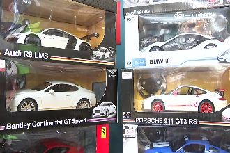 皮椅仿真、車門可開　模型車也有等級