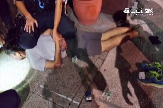 見警圍捕急跳車　飆仔辯：我是摔下車