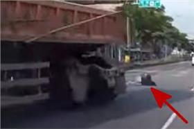 假車禍,砂石車,無賴,駕駛,行車紀錄▲圖／取自youtube影片