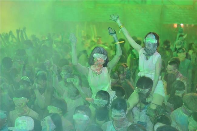 八仙樂園爆炸　疑彩色粉末釀禍