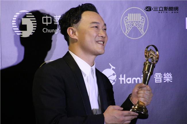 E神2度奪歌王　又叫又跳：謝謝台灣