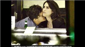 翻攝每日郵報
奧蘭多布魯
http://www.dailymail.co.uk/tvshowbiz/article-3143457/Orlando-Bloom-spotted-kissing-Brazilian-actress-Luisa-Moraes-sushi-date-2-years-Miranda-Kerr-split.html