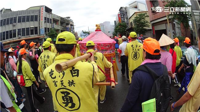 白沙屯媽祖徒步遶境　停轎顯靈救蒼生
