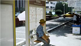 老人,退休-Flickr-SungHsuan Wang-https://www.flickr.com/photos/wasimark/611644928/in/photolist-W3QJd-VZYCK-VZYzF-W3di3-W2MCC-W2MB1-5YFk5E-65FCPS-b46tqa-dGoRMm-oULcYH-6UEvUa-5Fj6zn-pTxL5V-rWTsQP-4MFHgH-5LboS9-M1eNE-65BmAF-dHStjw-M1eMj-7W6822-7W9ohU-7W676n-7W66va-7W65Yg-7W65CM-7W9kYE-7W9kyW-7W64sP-7W646p-7W63wi-7W9iE3-7W62ne-7W9hES-7W9h8G-7W9gCo-7W9g8Y-7W9fCf-7W5YvM-7W9eNQ-7W9eks-7W5Xda-7W5WK2-7W9d6w-7W5VQr-7W5Vmn-7W9bGb-7W5Urv-7W5U1T