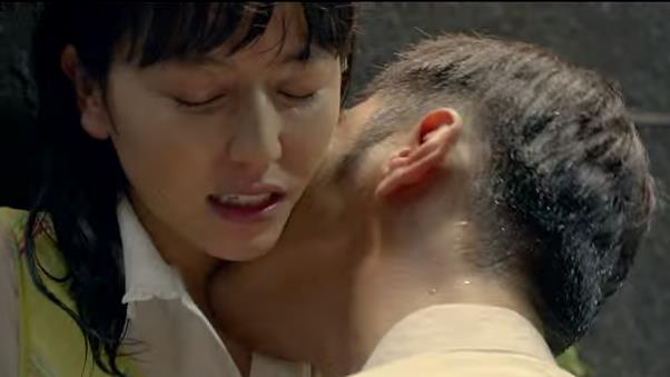 金城武煽情吻長澤雅美　一路逼到牆邊