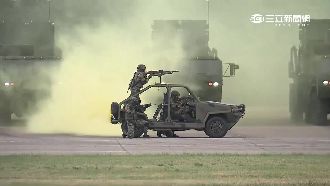 馬總統校閱國防戰力　戰機晃動險擦撞