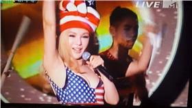 美國,利菁,迷你裙,低胸泳裝,事業線▲圖／翻攝自利菁臉書