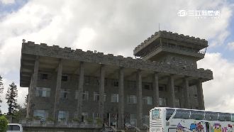 金山青年墳場圍繞！華裔生住進變詭異