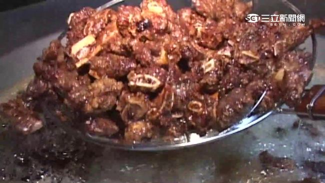 嫌排骨酥買太少…店家先給別人要她等