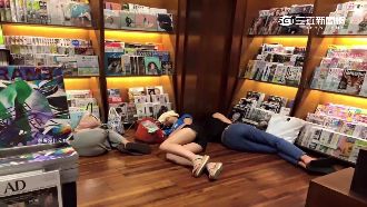 觀點/請文青們離開書店的地板好嗎?