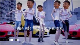 泛舟哥,張吉吟,颱風天,颱風天要幹嘛,惡搞P圖-翻攝自張吉吟 - 泛舟哥粉絲專頁（網友P圖）https://www.facebook.com/photo.php?fbid=657719324363055&set=p.657719324363055&type=1&theater