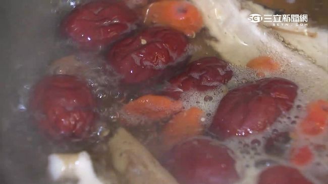 男童誤吞棗核！醫師一剖滿腹惡臭糞液