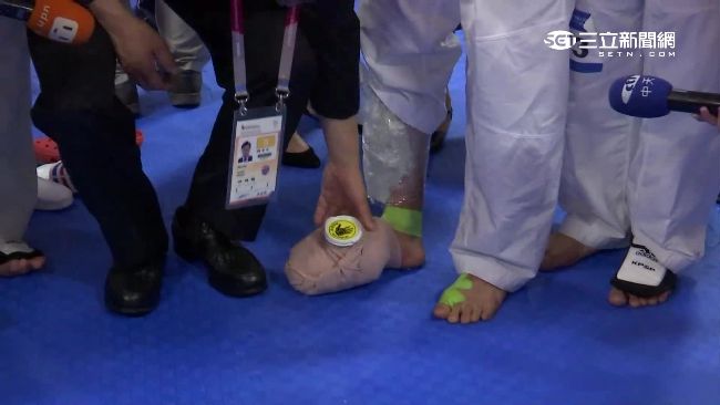 醫師本色！柯訪世大運關心台選手傷勢