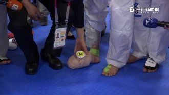 醫師本色！柯訪世大運關心台選手傷勢