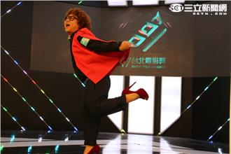 不要這樣！納豆穿紅色高跟鞋嬌媚走秀