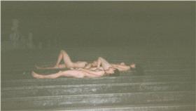 全裸即能免票入場？　藝穗節《藍色沙漠》將挑戰視覺細胞（圖／翻攝自《藍色沙漠中的1.33：1》臉書）