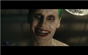 傑瑞德李托在《自殺特攻隊》中演出小丑一角。（圖／翻攝自YouTube）