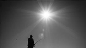 陽光／flickr https://www.flickr.com/photos/thomasleuthard/16138322506/in/photolist-qA682L-bUmnVq-pmuwcG-aHvN2c-ap5JyN-ap2YWT-ap5Jws-ap2Z6k-ap2YZt-ap5Jxs-ap5JsC-ap5Jrb-ap5JnE-ap2Z5a-ap2Z1x-9CyFzf-ap2YVB-ap5Jib-ap2YUD-djy4d4-djyeUU-eKCSPN-eKrrY6-eKrroV-eKCQYh-qYijqw-eKrqfB-eKrp98-eKron8-eKCLVS-eKCLjG-eKCJwm-eKCHDy-eKCH7o-eKrgQg-eKCFsq-eKrfon-eKCE6h-eKre9V-eKrdjr-eKCBZy-eKpQjH-4QvLFr-pAWuc1-4S2SdM-5n1C6S-uUJiE1-8fznRk-eKrLyP-eKrKXt