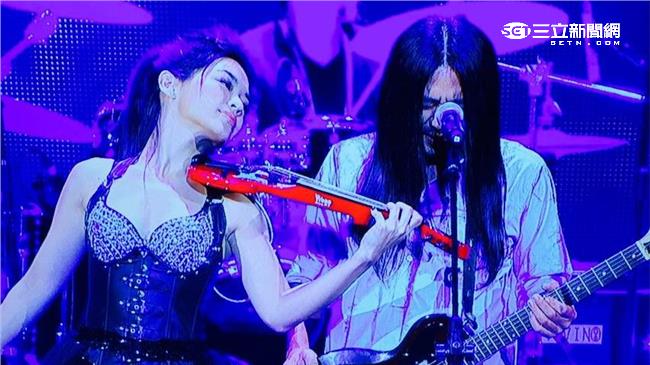 康妮媚爆乳拉「搖滾卡農」表情超享受