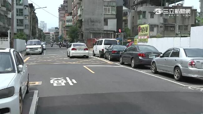 停車格收費挨轟　柯鬆口：有條件免費
