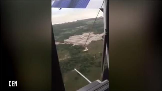 影／又是馬航！飛機降落時艙門彈開…