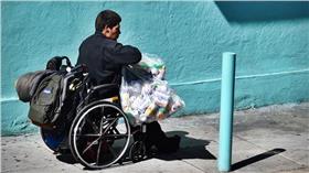 拾荒 輪椅／flickr-andy orin

https://www.flickr.com/photos/mr_skeleton/5024674922/in/photolist-8E1LNf-6KecgX-nftkgp-ndqTD5-ndqU4C-p2mVU-fKk4on-fKk45X-fKk3Er-fKk3ga-fKk2QH-fKBBNC-fKk2fc-bBXzMN-qbY3vq-dnzHi2-9haMT2-8tGnQ-ozSLHP-94trrq-d8NtCf-ejixyS-ejcNB4-ejcNpX-ejcMYc-ejcMLZ-6Xj9TQ-h4iahc-h4iawa-6cTFRx-h4jhRg-29jiFj-62F6GA-97KjHc-gqjDuW-4LB2bN-PYcoh-9G79bY-59rDNi-69YPWr-6mTyhK-3iWnZM-de4BJZ-9L426k-4KwWCw-5oJFzM-29iQDq-igrc5-cznfH9-29eztB