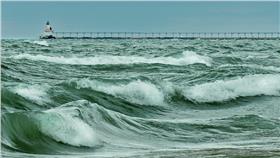 洶湧,海浪-翻攝自flickr-https://www.flickr.com/photos/lapstrake/9452050060/in/photolist-fpfebm-9ZRFVr-eNDrzE-tp7tr2-q4y4Ck-pMD6eQ-i7T5Cu-hYkFu5-ceTCjj-bEFMm7-9jSNen-5g68QW-4Swopd-4L8Rfj-g45N4-kxTQgT-sbTK7g-4QhjM7-qHRaCb-9SgLWk-87Lsz5-aq1B6Q-jcEFLx-bDqx9G-bYbipA-hVGgrj-geeKPW-fw8s4L-qzNigA-fKkZng-a7uVtQ-dsc2ZV-axMqeR-p3vi8e-9rxnhb-4aRhbe-68amJV-eYqx2y-c6b7SA-a9FDrS-pCePPZ-dnEFmq-e4eWhM-a6oAV7-iYwMF1-e5VW4T-a7Nd45-oVUXAY-eecmoP-dKFgyg