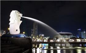 新加坡　魚尾獅／圖／攝影者Luke Ma, flickr CC License

https://www.flickr.com/photos/lukema/9767560374/in/photolist-fT8ipm-r1zEyo-rDnBFX-nma1jP-cE8UqC-tVAyYY-rPyrFu-o8g7nZ-ssCubZ-oyGkAV-p4pQag-gEMFrx-fT7cVK-njiqQD-gENvsv-nMTCkH-h3mPWe-9aj21T-94Haa7-rdPPQC-cE8Xg9-cE9jtw-cE99eb-cE92md-cE8TmS-cE8RSy-cE9nZS-cE9hGm-cE9gFj-cE9frh-cE9ebs-cE9cQS-cE9bD9-cE8Yjs-nVx575-9MJpyx-9MMbvC-9MMb7L-9MJqqM-9MMc7j-9MJpQD-9MJpEX-9MJqb8-9MJq4t-9MMaZw-9MJoyg-9MJqip-9MJp4a-9MJprZ-9MJopX