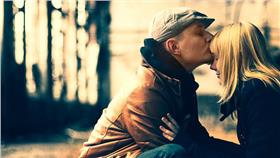 吻／Martin Neuhof
https://www.flickr.com/photos/ritman/4570934043/in/photolist-7XVerD-jnoVK-9iquwJ-91S68H-CSgwG-7vEQ8M-q2Hc41-MDBHu-CTe6E-8tYPsM-49vMVh-bcDBYp-4oZSuY-8Mpmfh-9wAgWc-eeCGn-7q8s7Q-5A3vBP-77LDQa-6ZP9yq-7dbcfJ-7oL2Db-5u6cMT-7H7xp5-nEo2QP-8qE2C1-5NpPSB-5g8e8x-5ZwF8v-cya4VJ-b1C3g-aaAsJk-LbZTL-h1MAos-7DmG7H-2xS26Q-te9PW-aeL6eQ-bbT8Se-7o5DV8-5CSs4v-7CK2Mk-9CX1Bg-aofKUx-gjkYZ-f6BF6N-duTi8K-5uay5q-4bDx72-4aMwy6