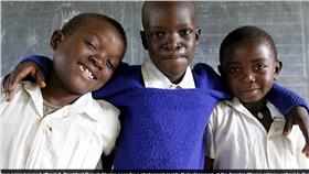 男童
翻攝每日郵報
http://www.dailymail.co.uk/news/article-3168114/Kenya-welcome-Obama-home-continent-feels-ignored.html