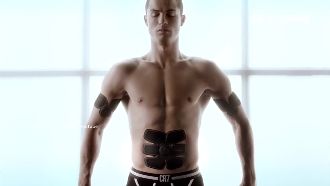 C羅完美六塊肌　竟然是電出來的？