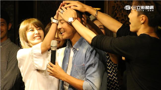 莫非這就是新兵？孫其君大光頭被摸摸