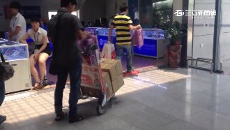 遊廈門免船票？掮客託遊客帶物給佣金