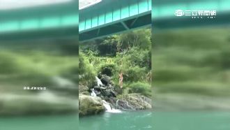 貪玩變玩命！男童竟站3樓高橋墩跳水