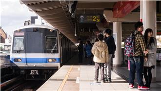 步出捷運站飆髒話　港男遭2路人當街圍毆