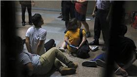 課綱,反課綱,高中生,教育部,吳思華,抗爭,衝入教育部-翻攝自獨立記者林雨佑-https://www.facebook.com/yuyo.lin/posts/1081373051875997