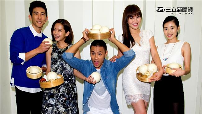 修杰楷「懷中抱」周采詩狂飄粉紅泡泡