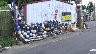 前車之鑑！高雄「事故安全帽」排成牆