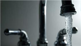 水龍頭、水費、省水、水價、自來水-flickr-Steve Johnson-https://www.flickr.com/photos/artbystevejohnson/6307672876/